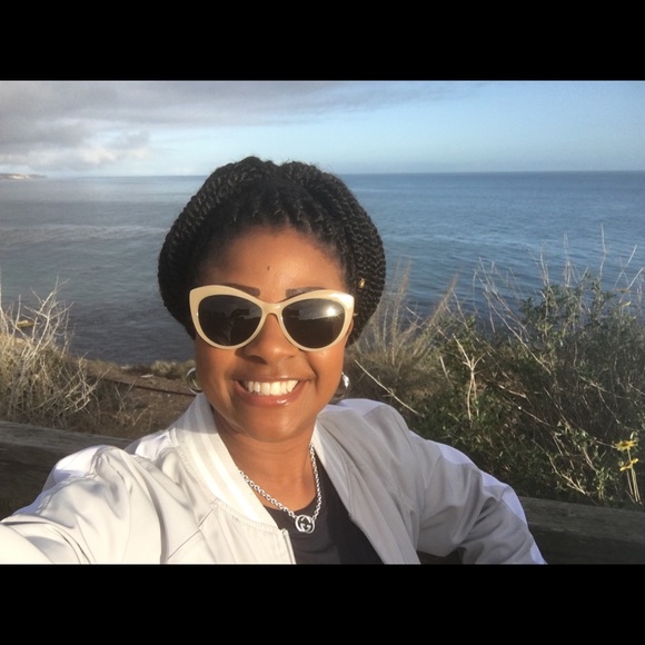 Meet your Posher, Rosalyn - Picture 1 of 1